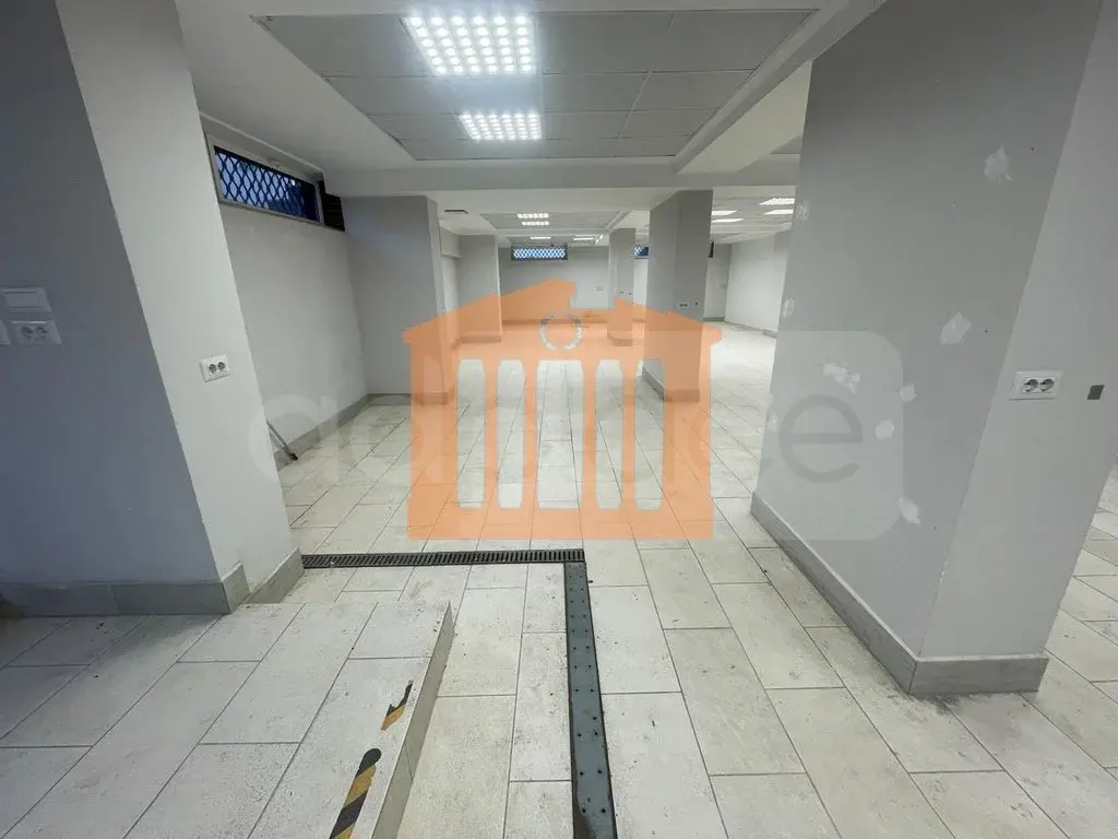 Pasuri të patundshme komerciale 200 m² -1 kati