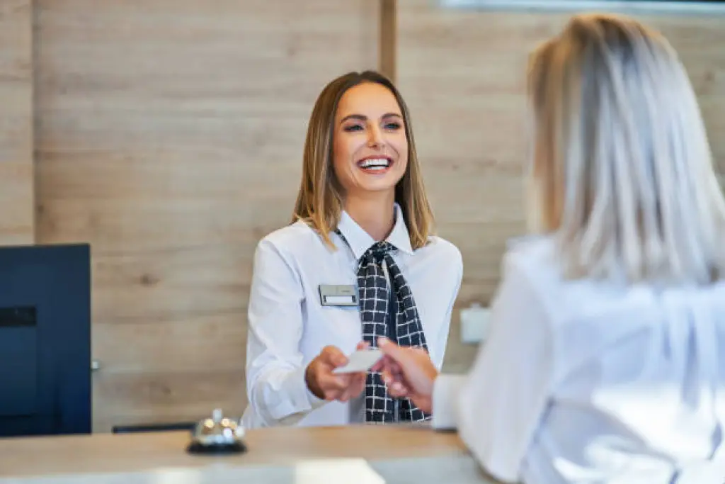 Kerkohet recepsionist per komplet vitin jo sezonal