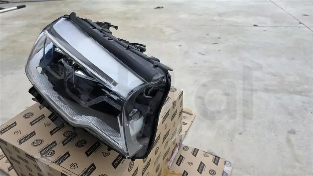 Drita e përparme e djathtë BMW 5 series G30/G31