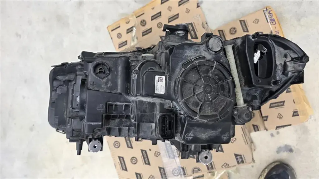 Drita e përparme e djathtë BMW 5 series G30/G31