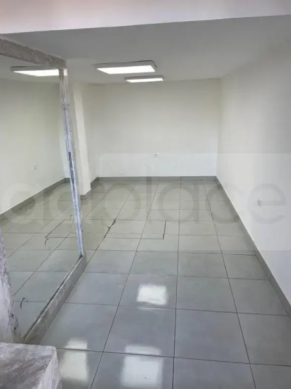 Pasuri të patundshme komerciale  90m² 1 floor
