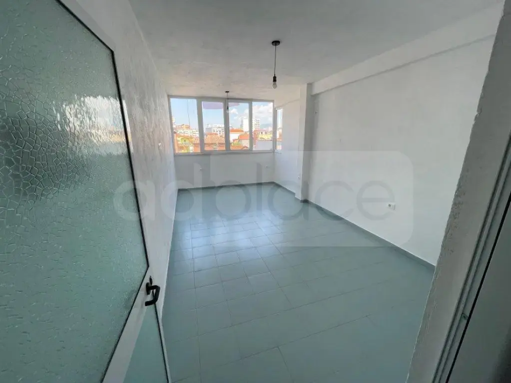 Pasuri të patundshme komerciale  90m² 1 floor