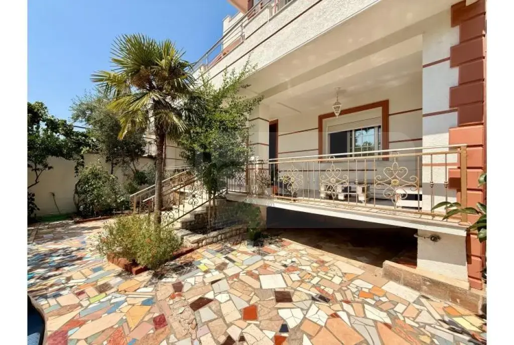 Vilë  307m²