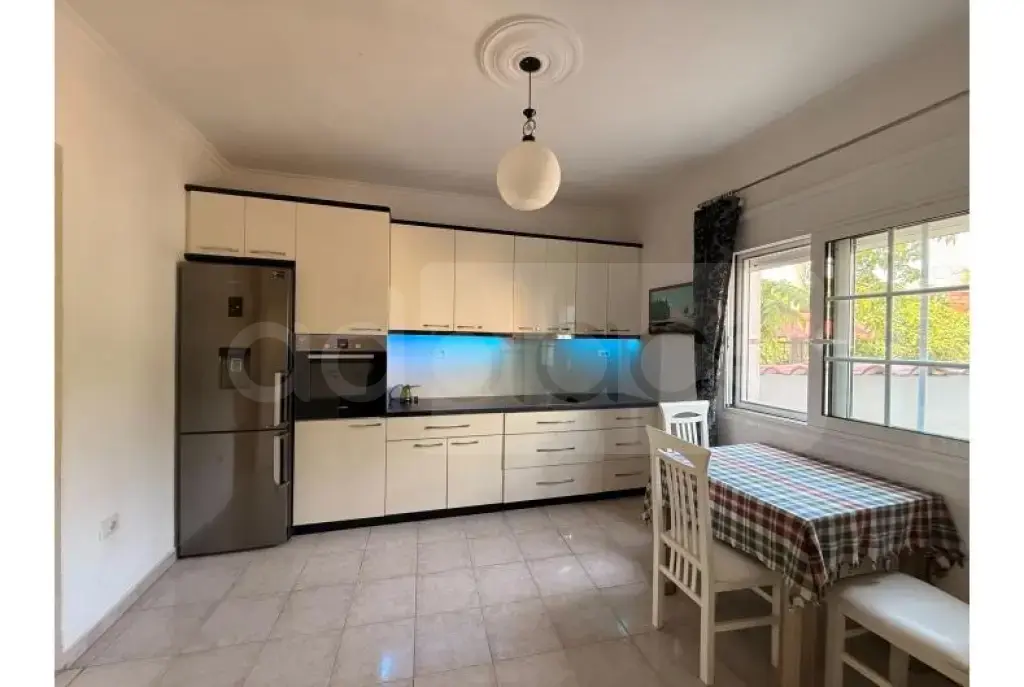 Vilë  307m²