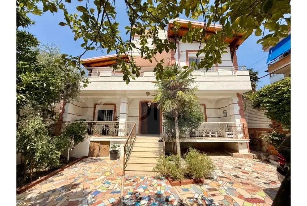 Vilë  307m²