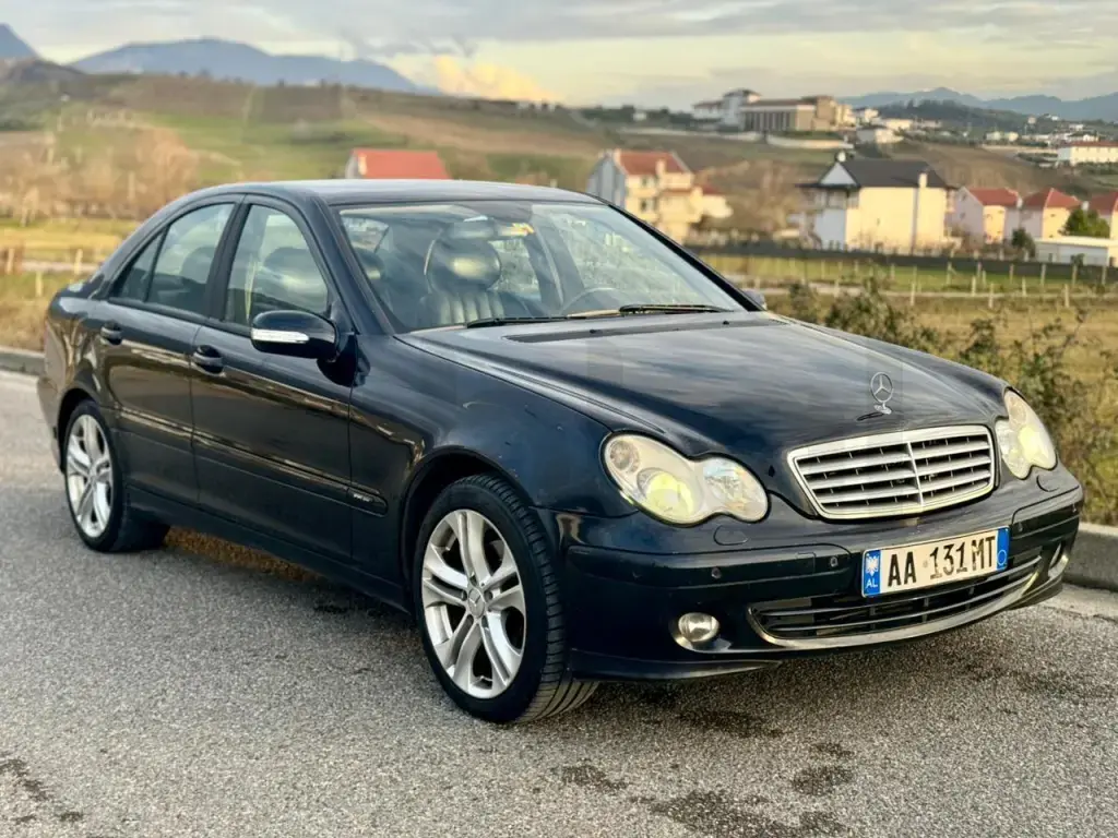 Mercedes-Benz C-Class W203  2005, 320 000 km