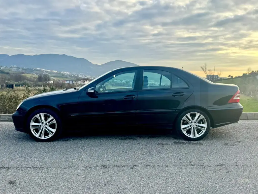 Mercedes-Benz C-Class W203  2005, 320 000 km