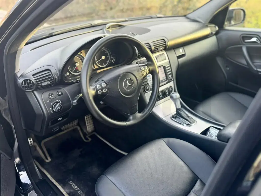 Mercedes-Benz C-Class W203  2005, 320 000 km