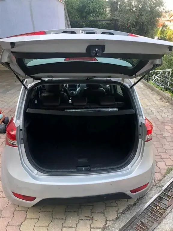 Hyundai ix20 I  2011, 200 000 km