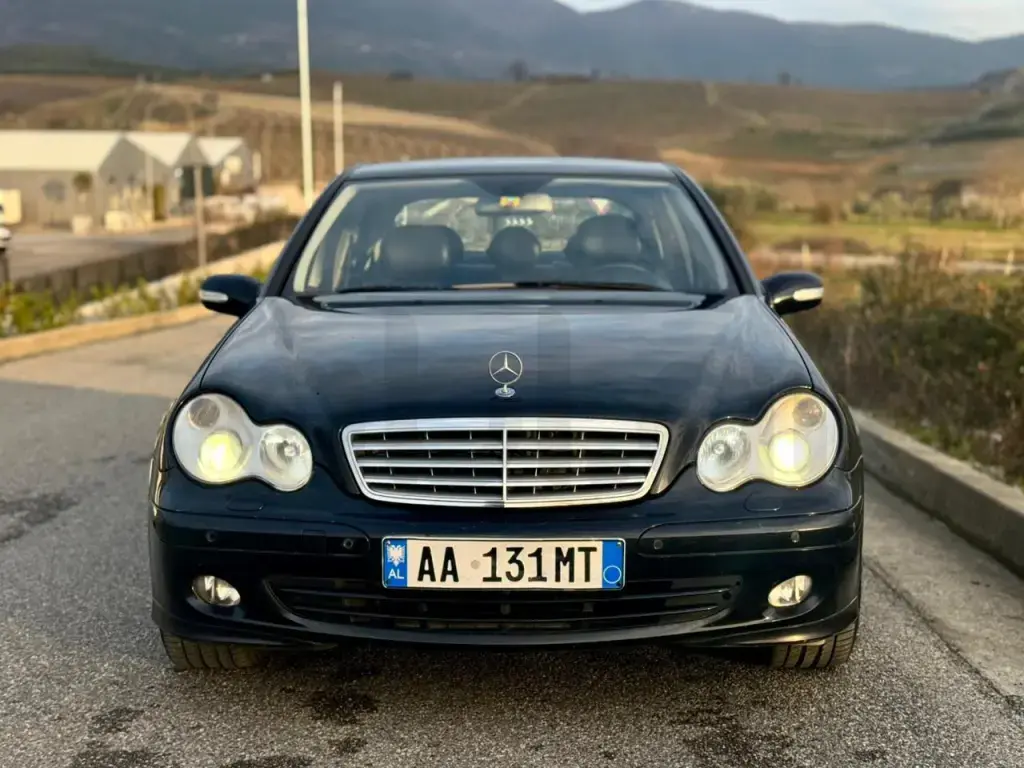 Mercedes-Benz C-Class W203  2005, 320 000 km