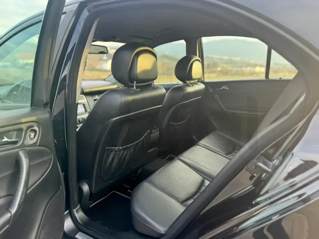 Mercedes-Benz C-Class W203  2005, 320 000 km