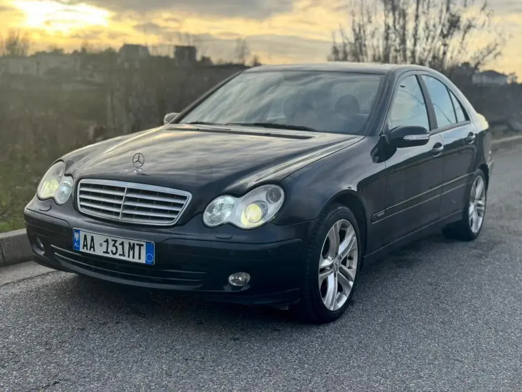 Mercedes-Benz C-Class W203  2005, 320 000 km