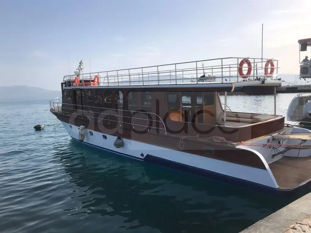 Shitet Anije Turistike me kapacitet 100 Persona