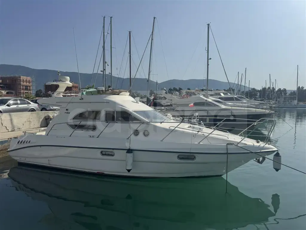 Yacht Sealine