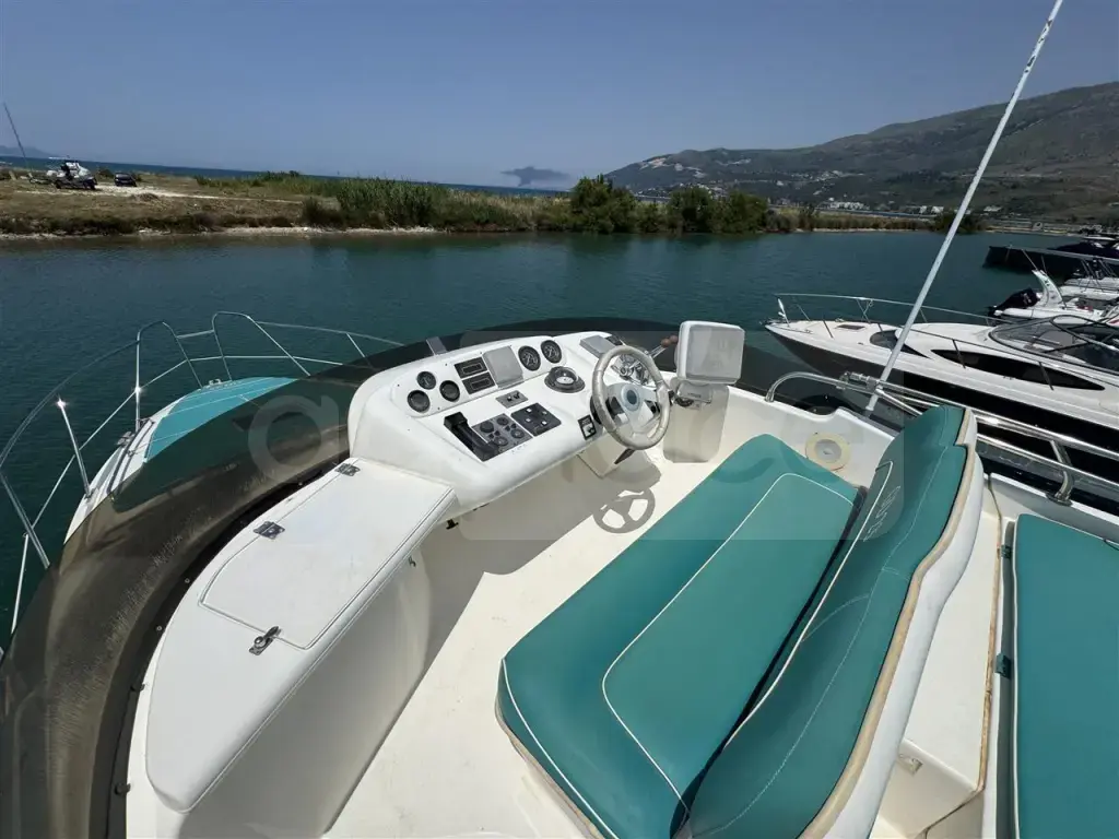 Yacht Sealine