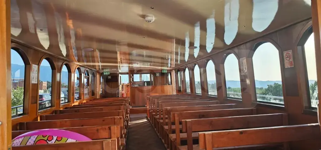 Shitet Anije Turistike me kapacitet 100 Persona