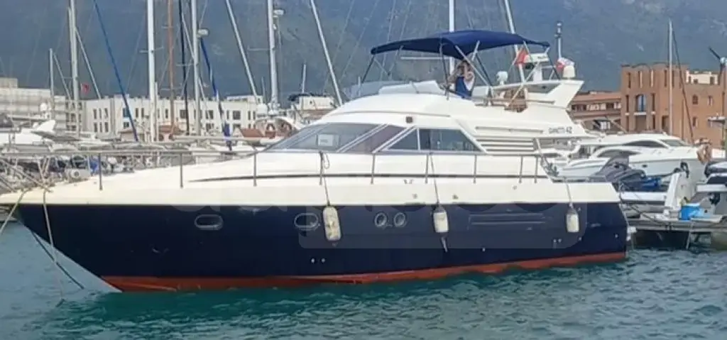 ANIE YACHT 13.metra me naft