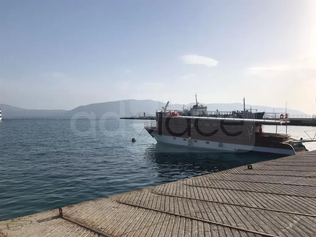 Shitet Anije Turistike me kapacitet 100 Persona