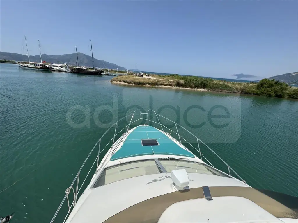 Yacht Sealine