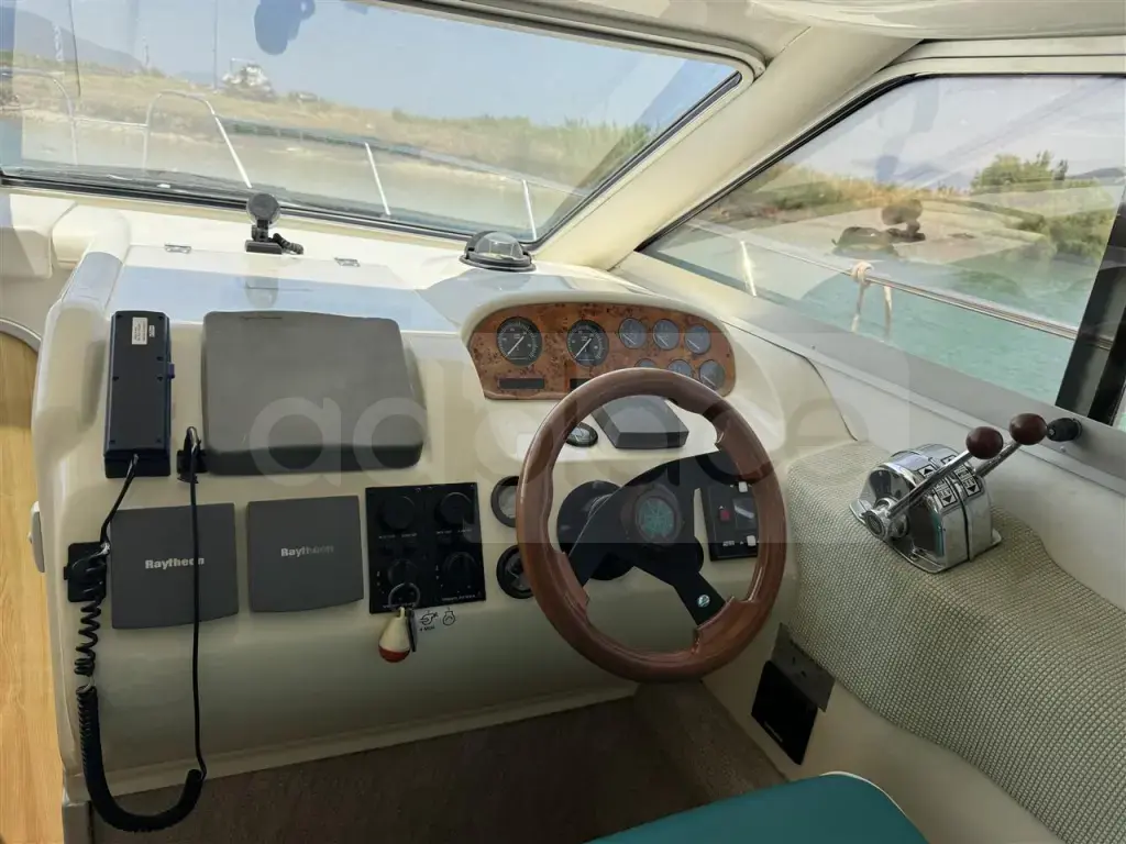 Yacht Sealine