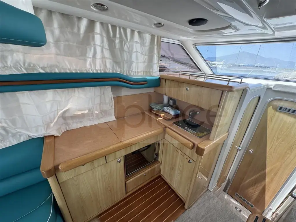 Yacht Sealine