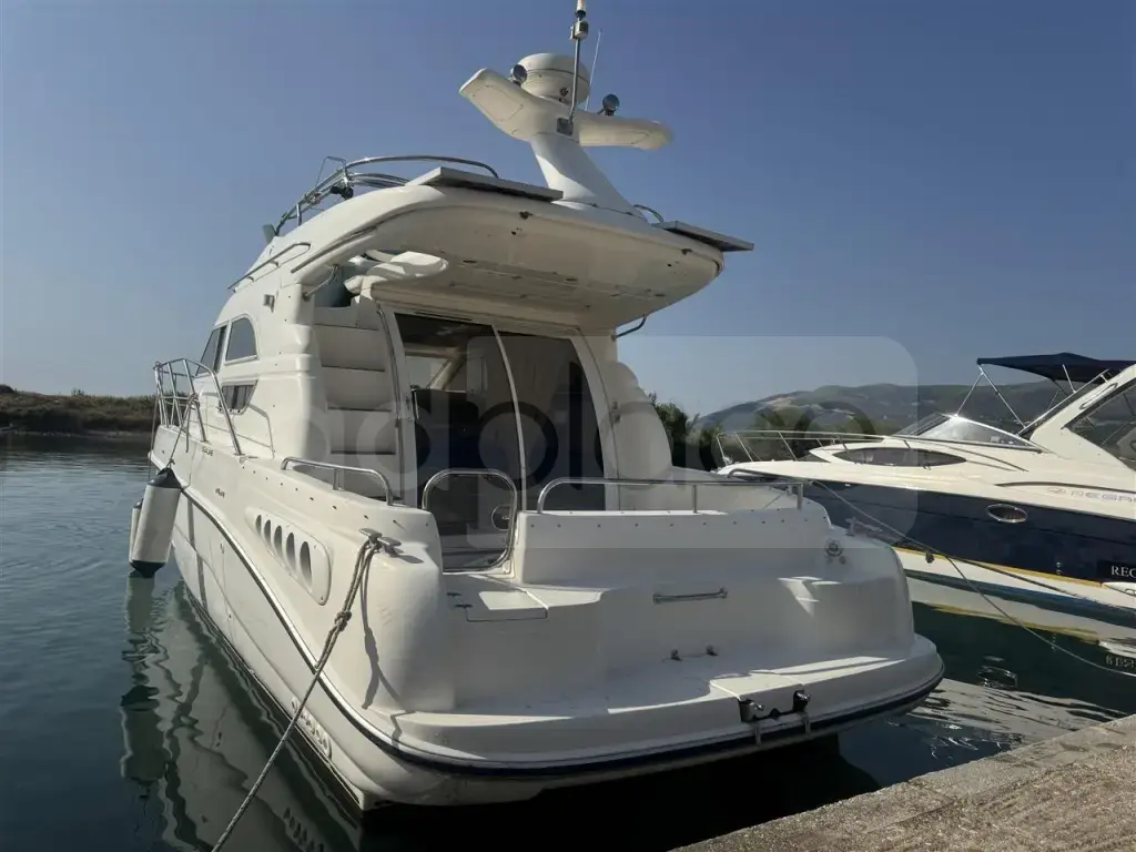 Yacht Sealine