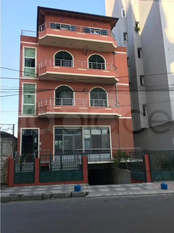Vilë  400m²