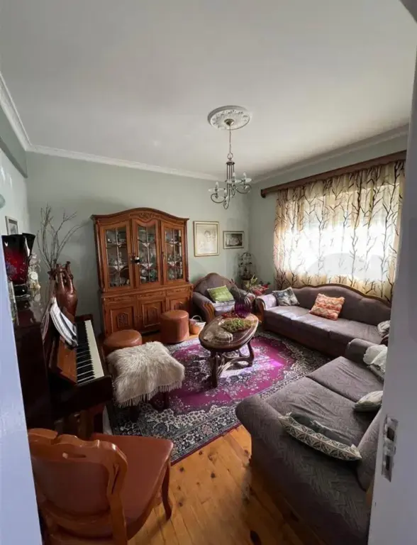 Vilë  348m²