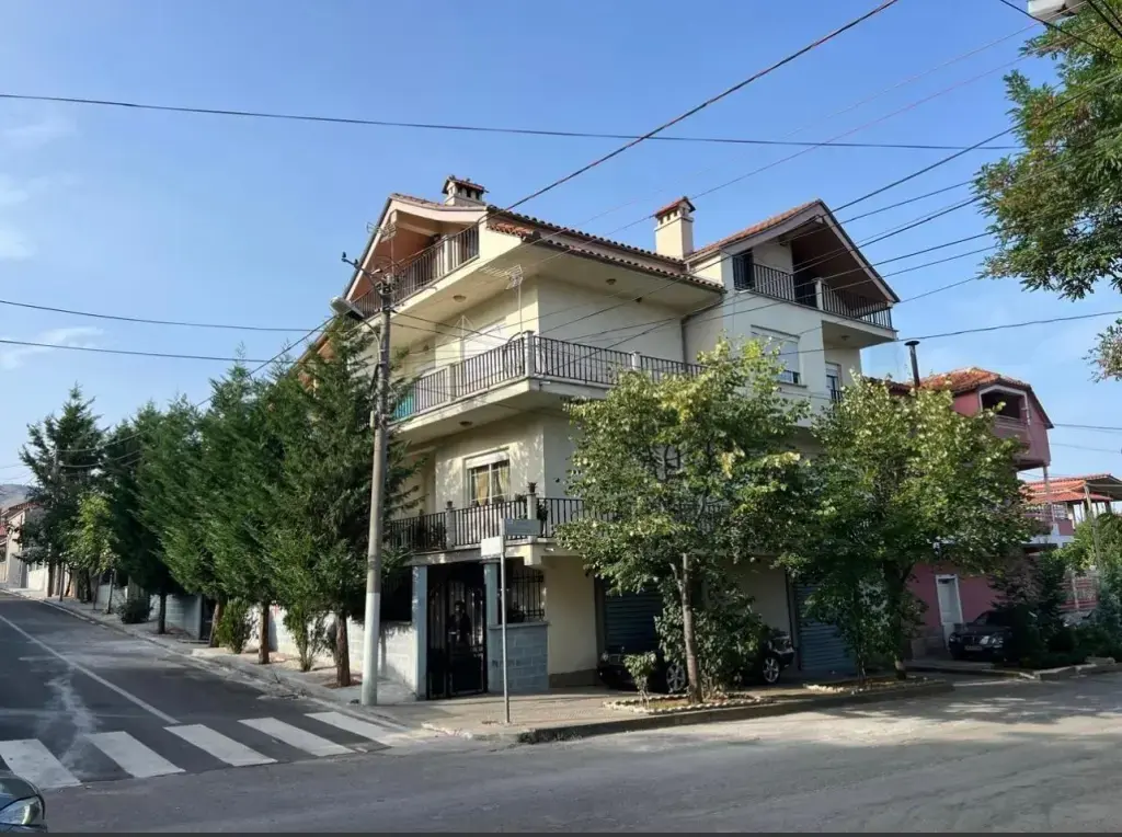 Vilë  348m²