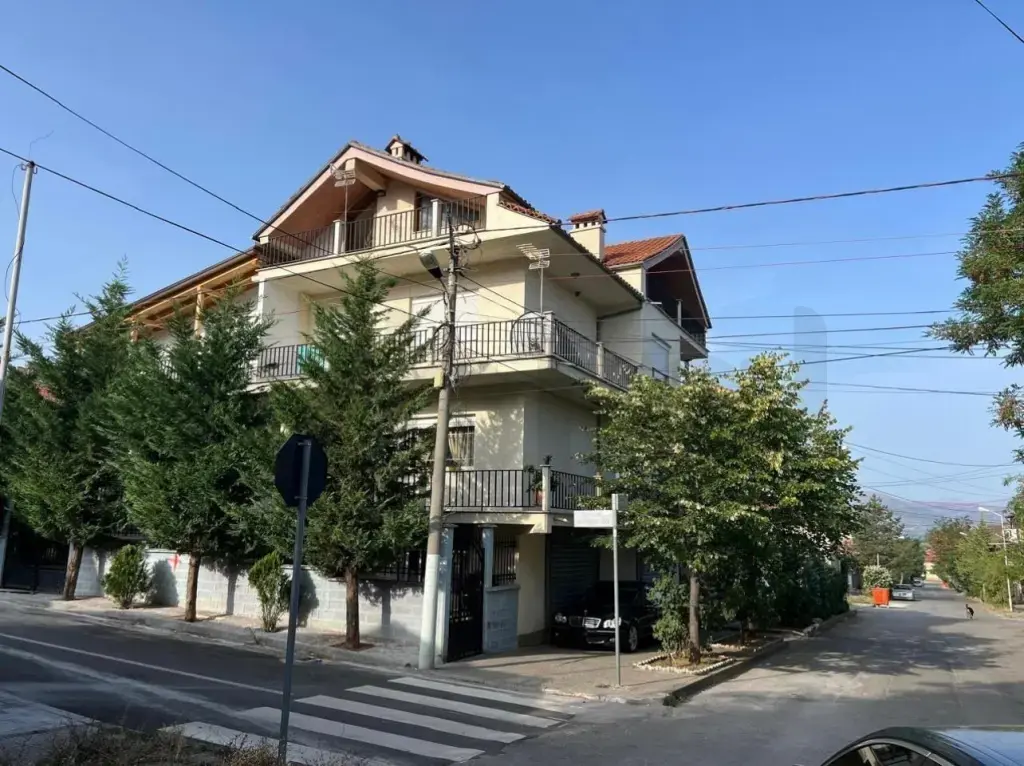 Vilë  348m²