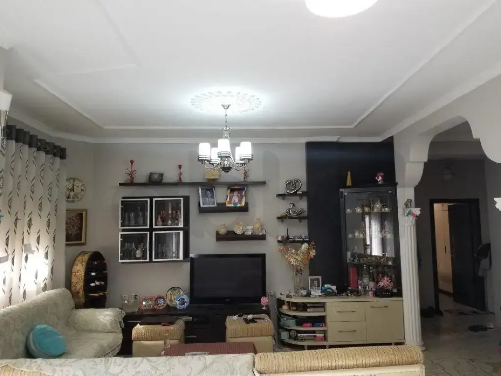 Vilë  720m²