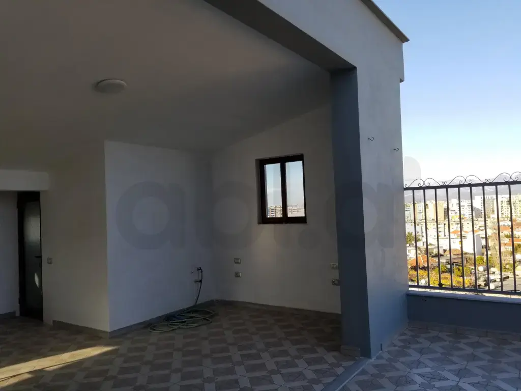 Vilë  720m²