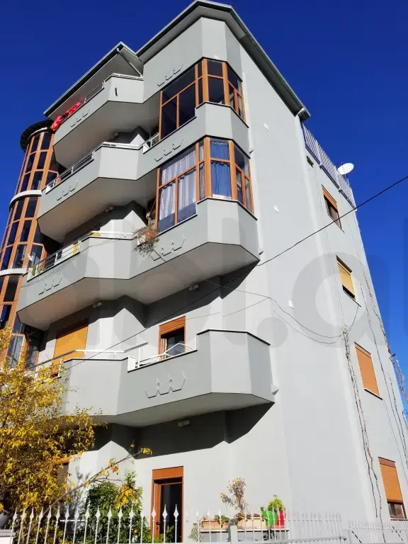 Vilë  720m²