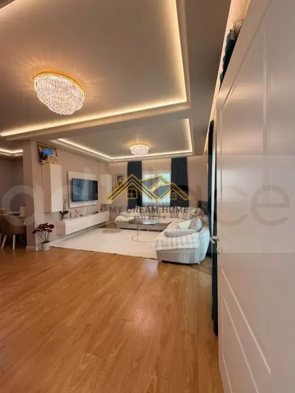 Shtëpi  381m²