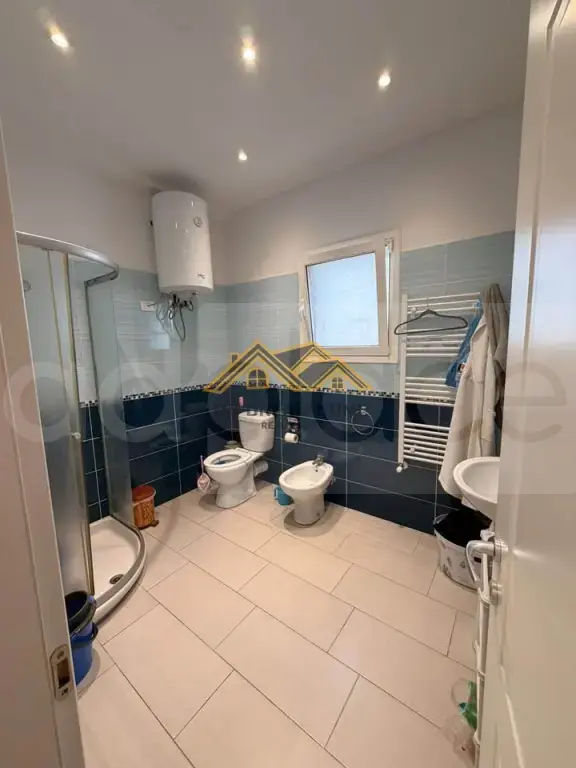 Shtëpi  381m²