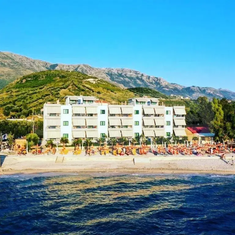 Kerkohet staff per sezonin veror restorant vlore