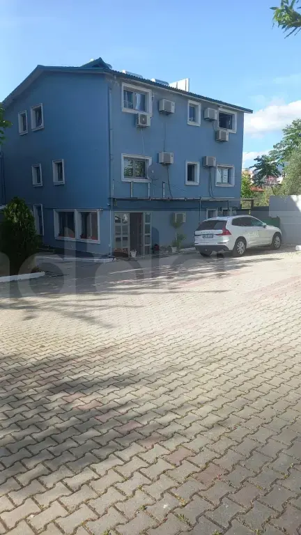 Ethan Hotel kerkon Recepsioniste