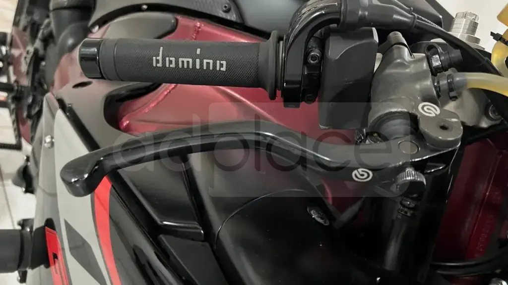 Shitet ose Nderrohet Yamaha R1 Big Bang (2011)
