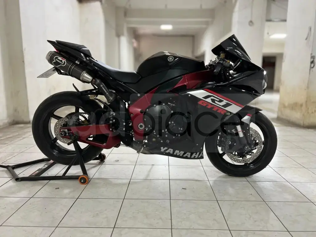 Shitet ose Nderrohet Yamaha R1 Big Bang (2011)