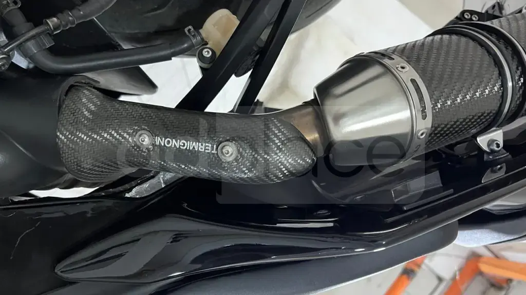 Shitet ose Nderrohet Yamaha R1 Big Bang (2011)