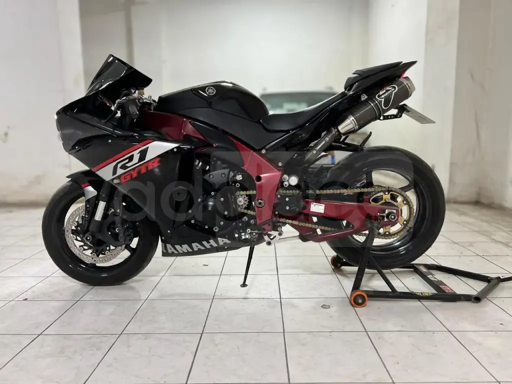 Shitet ose Nderrohet Yamaha R1 Big Bang (2011)
