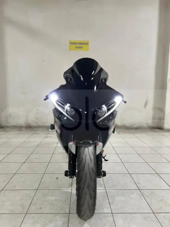 Shitet ose Nderrohet Yamaha R1 Big Bang (2011)