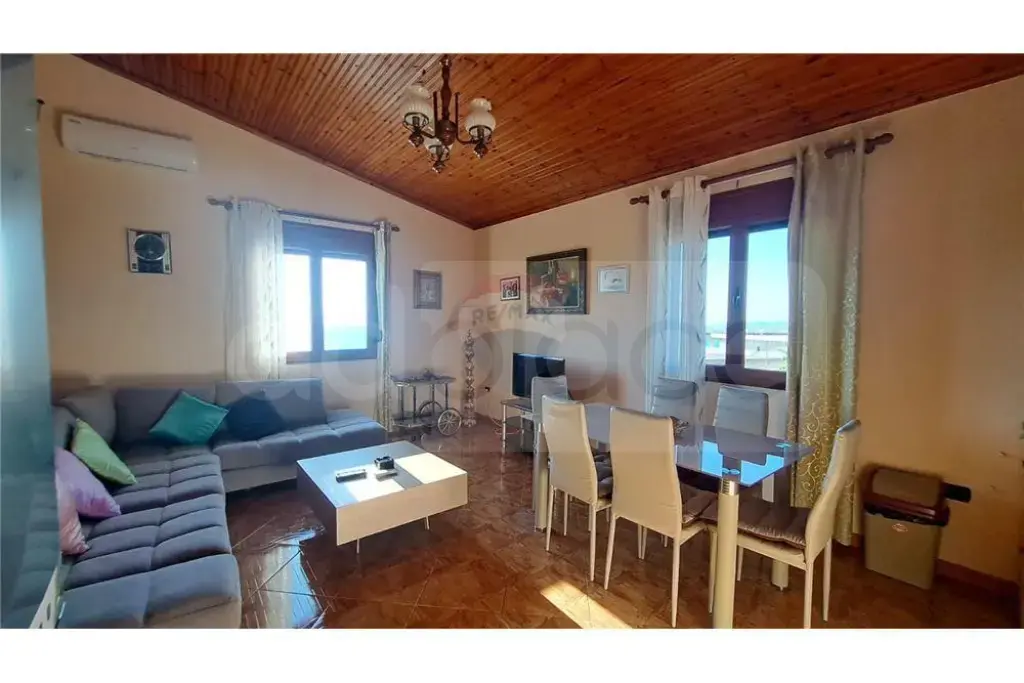Vilë  250m²