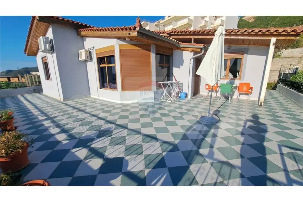 Vilë  250m²