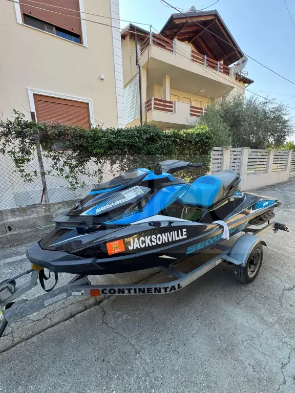 Shitet Skuter Uji Sea-Doo GTR 230