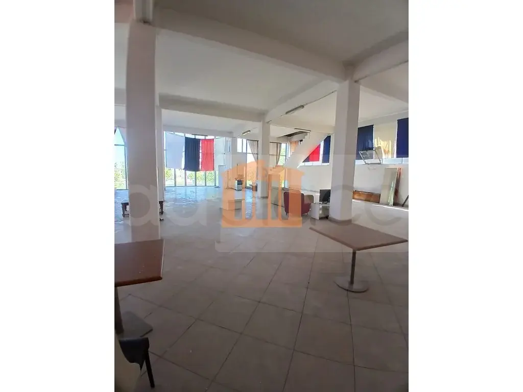 Pasuri të patundshme komerciale 305 m² 2 kati