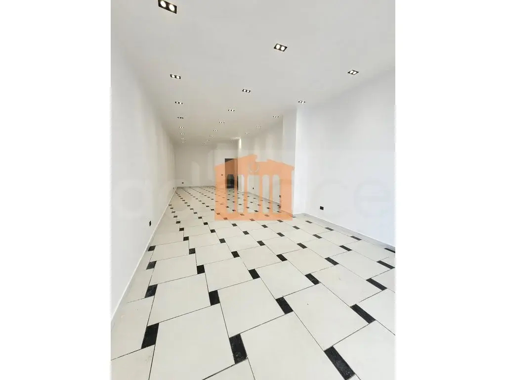 Pasuri të palujtshme komerciale 64 m²