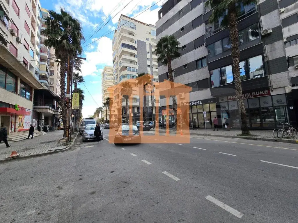 Pasuri të palujtshme komerciale 98 m² 2 kati