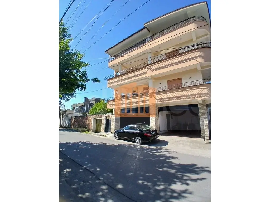 Shtëpi 456 m²