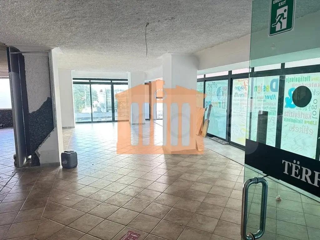 Pasuri të palujtshme komerciale 250 m² 2 kati